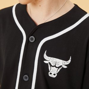 NEW ERA Chicago Bulls Distressed Logo Black Button Jersey